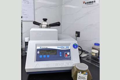 Metallographic mounting press