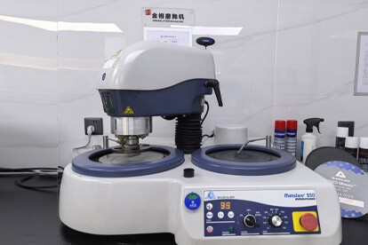 Metallographic grinding and polishing machine