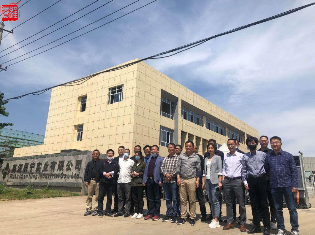 Group photo of exchange visit factory 1